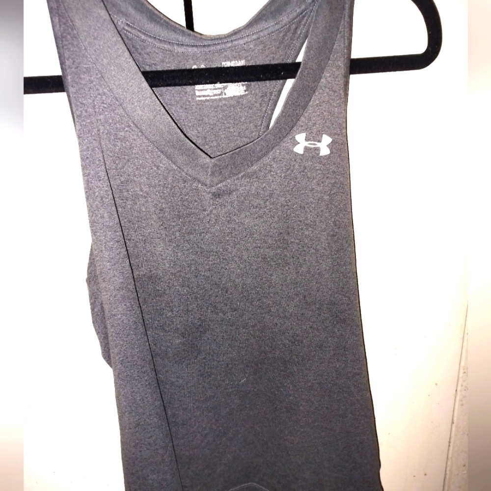 Gray racerback Under armour Tank size med